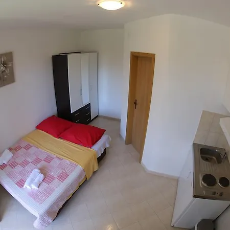 Vedrana Apartment *